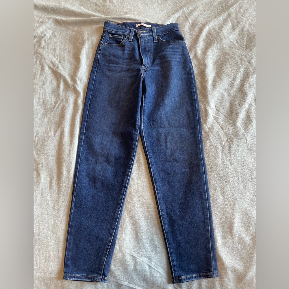Levi's High-Rise Mom Jeans in Dark Indigo
